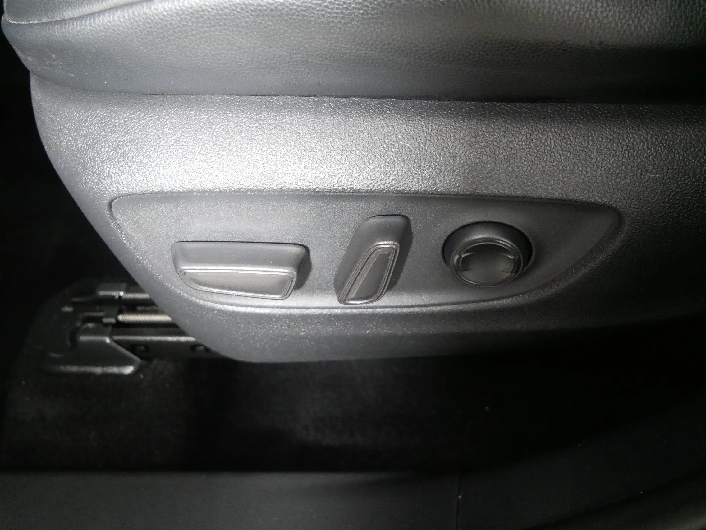 Used 2020 Opulent Amber Toyota XLE image 20