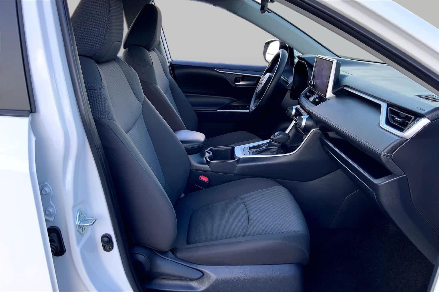 Used 2025 Ice Cap Toyota XLE image 9