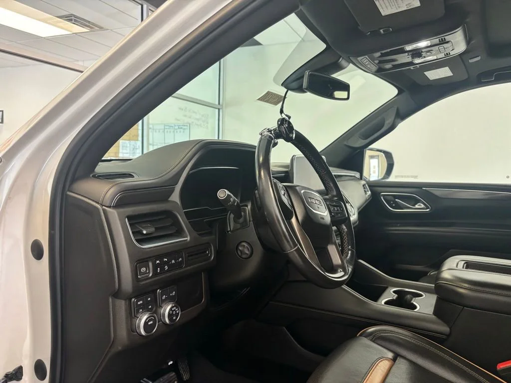 2022 GMC Yukon AT4 - Photo 13