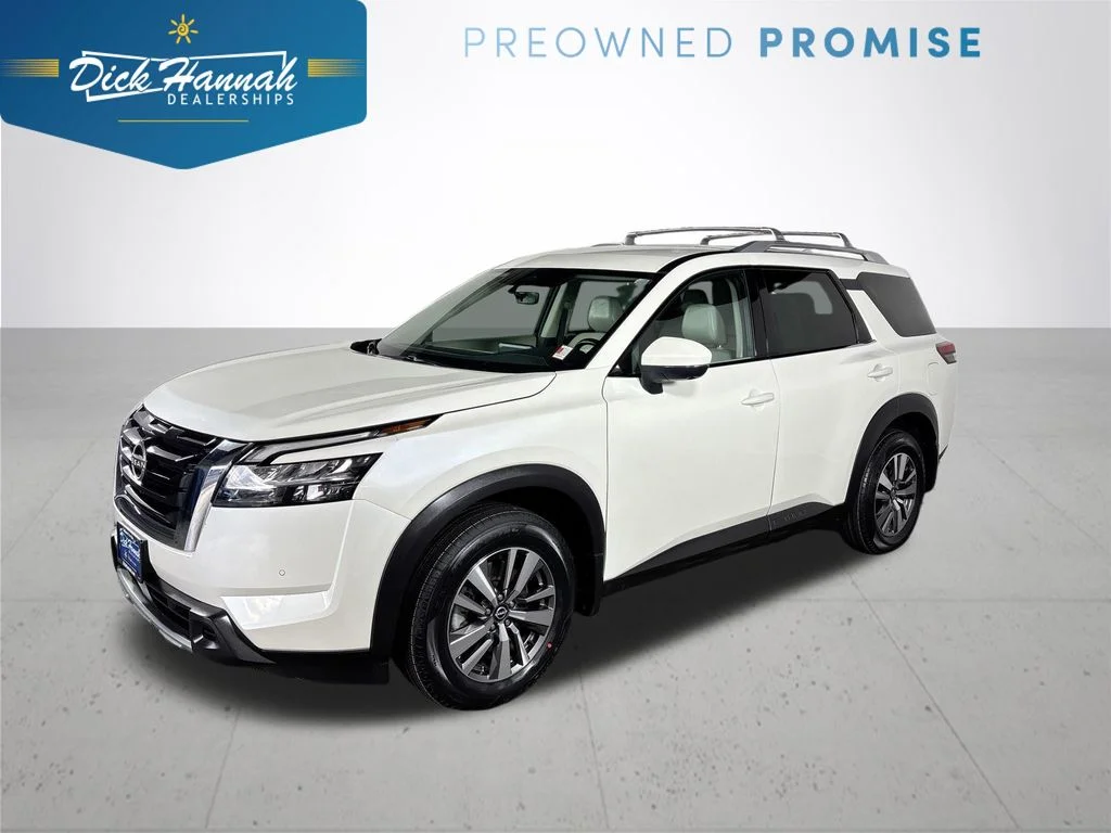 2023 Nissan Pathfinder SL 4WD's photo