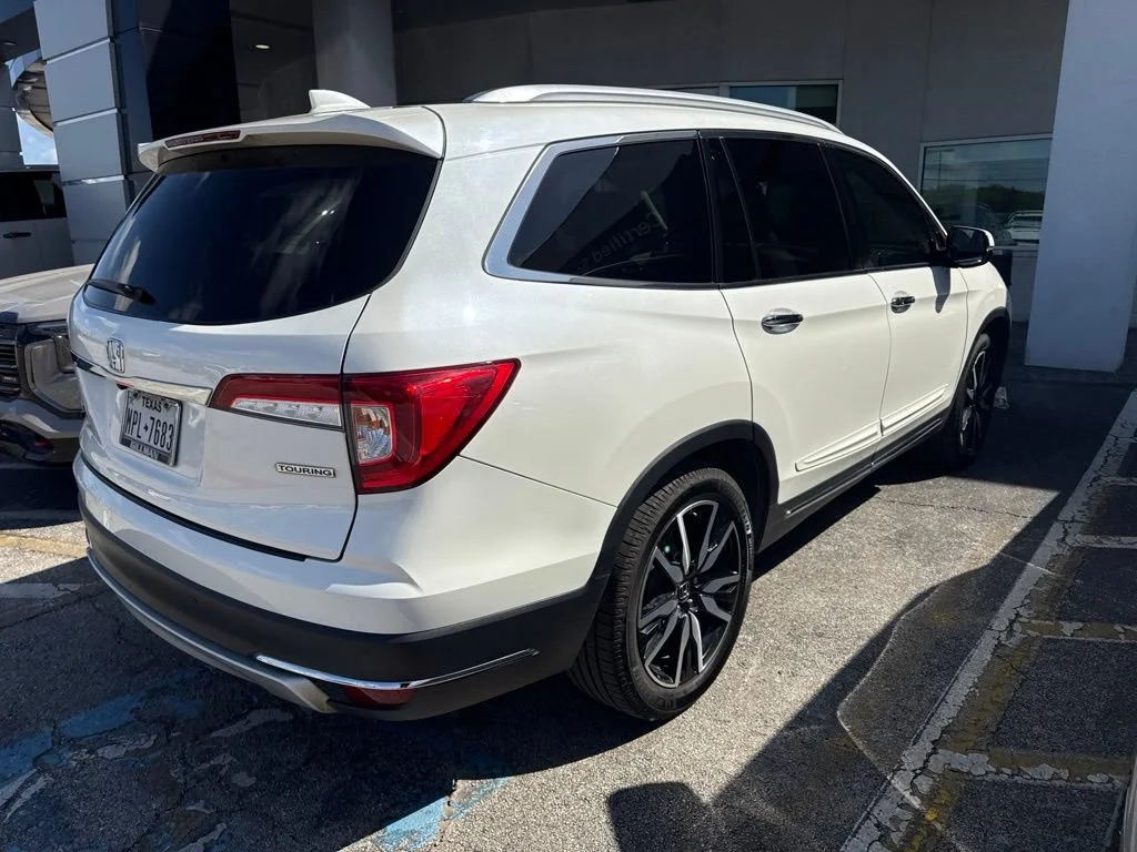 Used 2019 White Honda Touring image 3