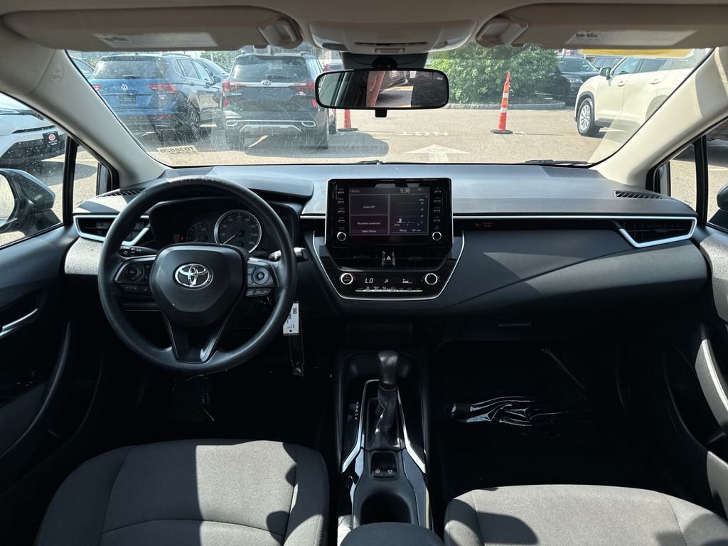 Used 2020  Toyota LE image 10