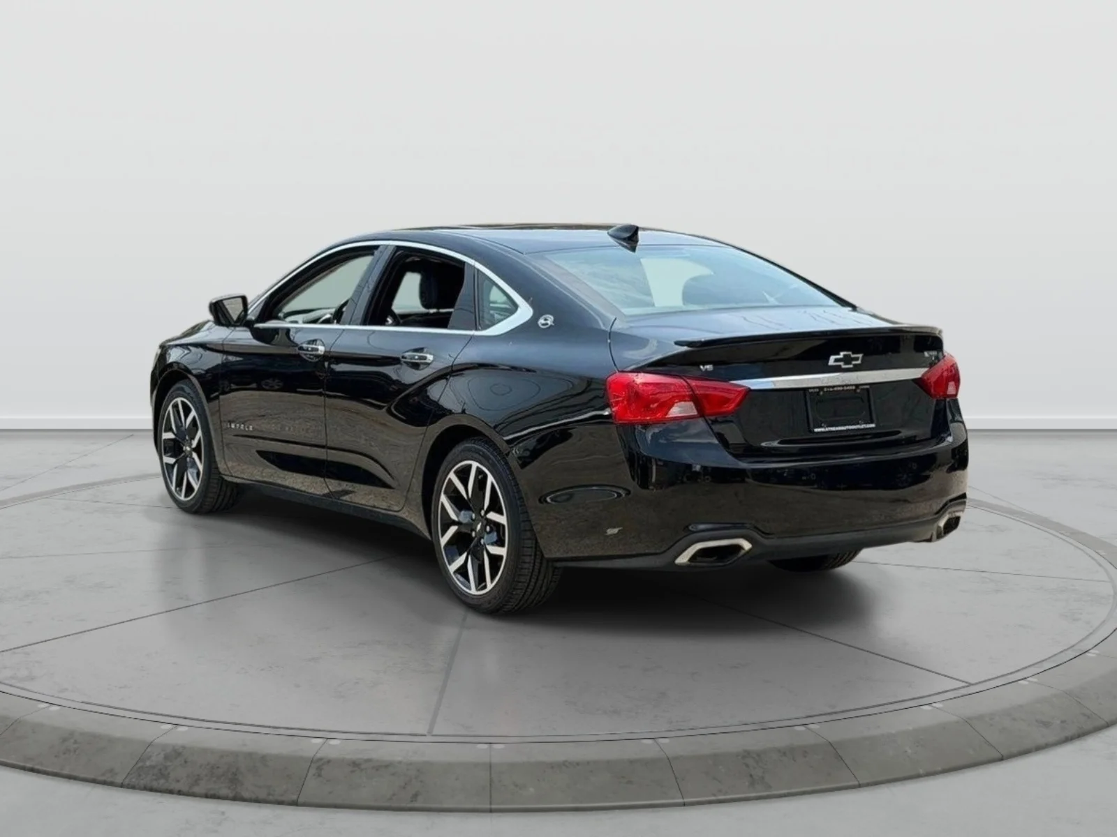 Used 2019 Black Chevrolet Premier image 4