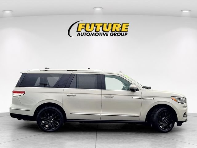 Used 2023 White Lincoln Reserve image 3