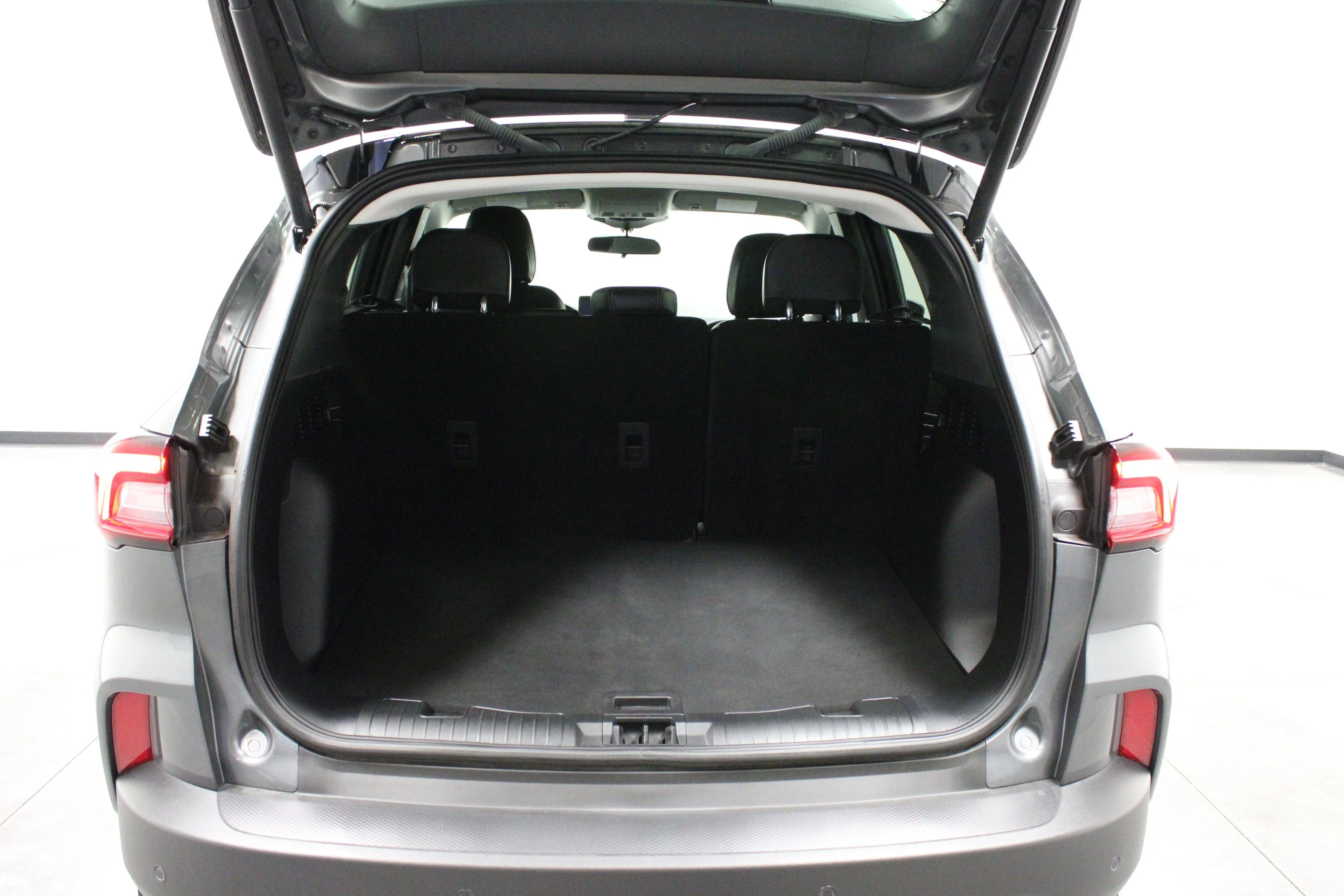 Used 2025 Gray Metallic Ford Base image 14
