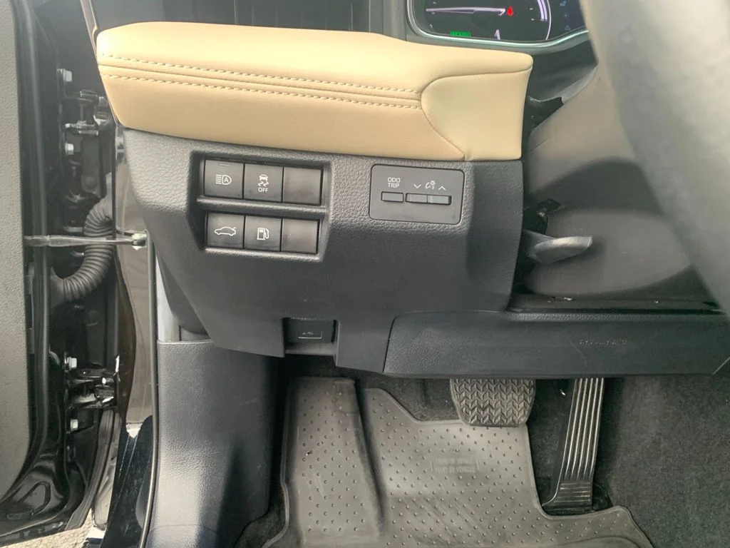 Used 2022 Black Toyota XLE Plus image 31