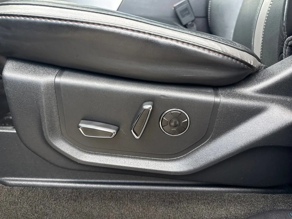 Used 2018  Ford XL image 10