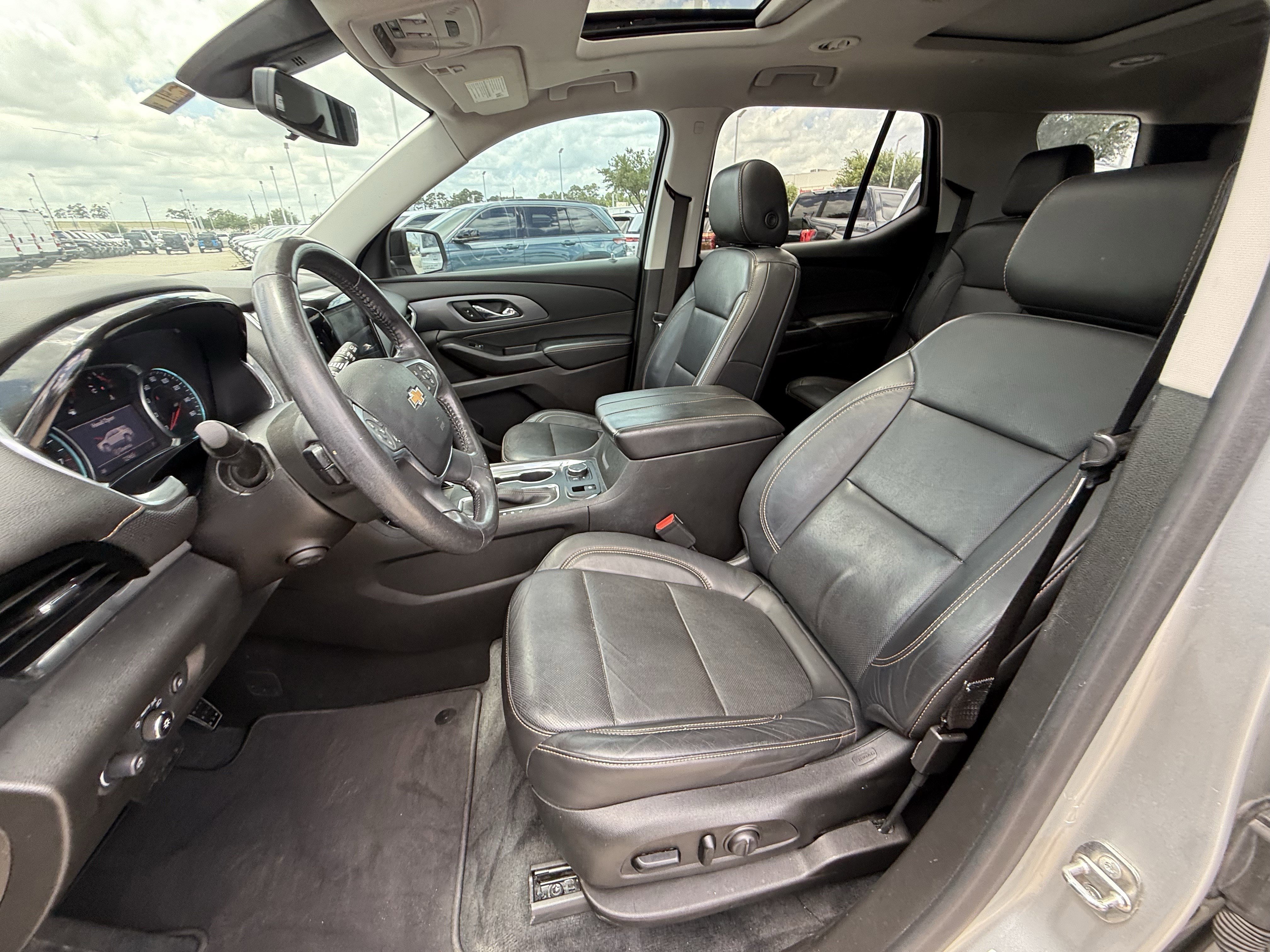 Used 2021 Silver Ice Metallic Chevrolet Premier image 27