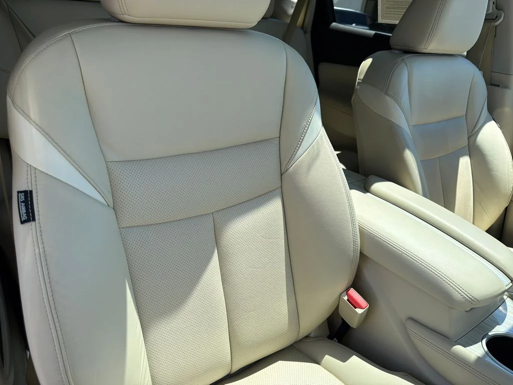 Used 2018 Pearl White Nissan SL image 39