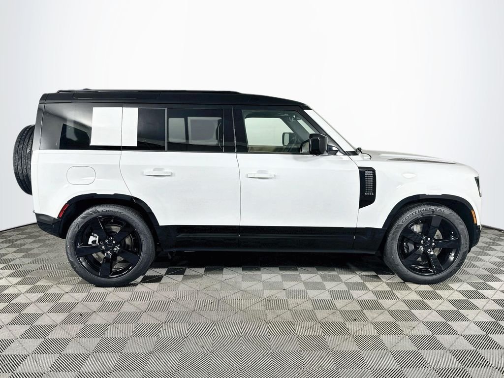 New 2026 Fuji White Land Rover X-Dynamic SE image 4