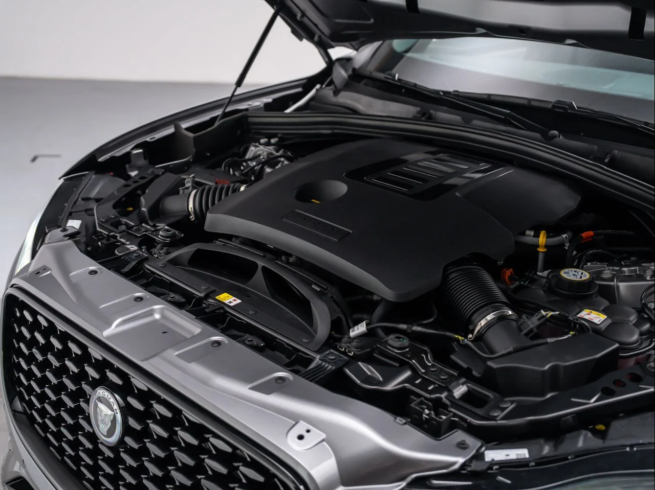 New 2025 Eiger Grey Jaguar R-Dynamic S P400 AWD Automatic image 11