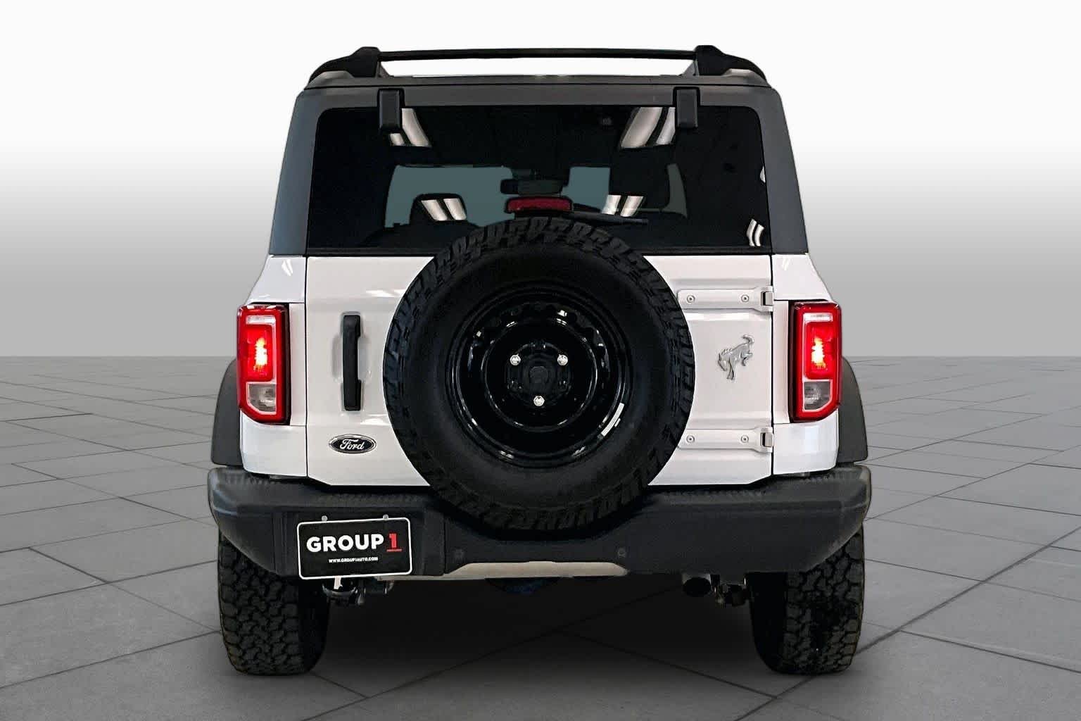 Used 2023 Oxford White Ford Black Diamond image 4