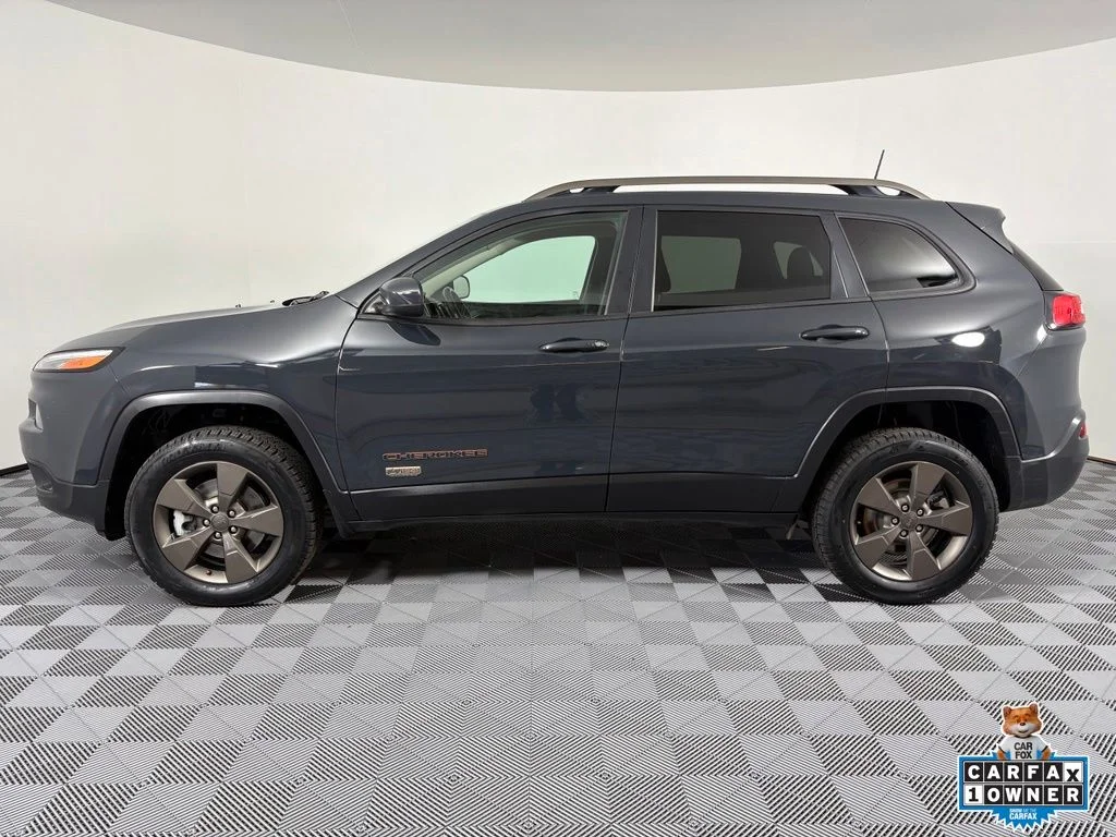 Used 2017 Black Jeep Latitude image 13