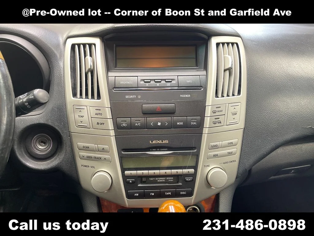 Used 2004  Lexus 330 image 18