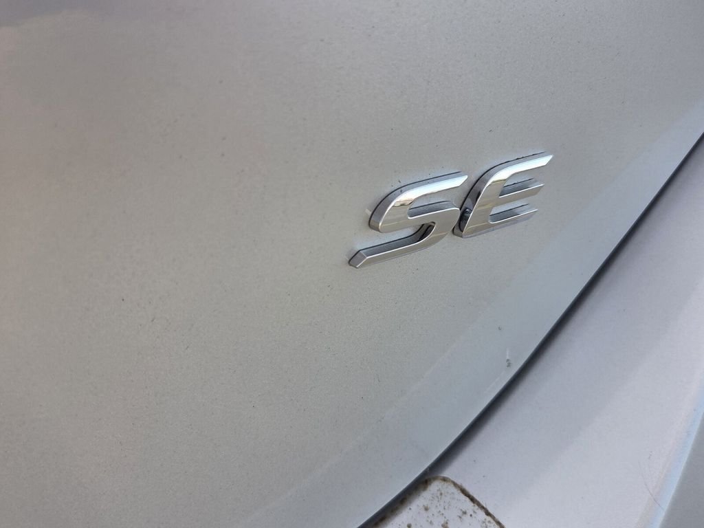Used 2019 Silver Toyota SE image 10