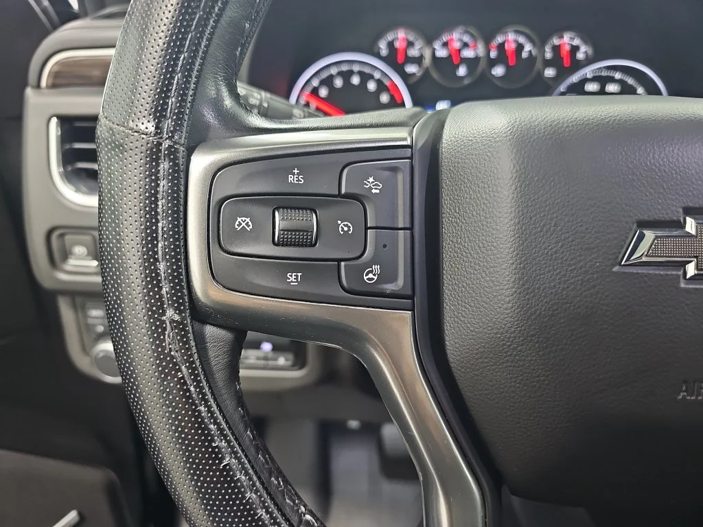 Used 2021 Black Chevrolet Z71 image 19