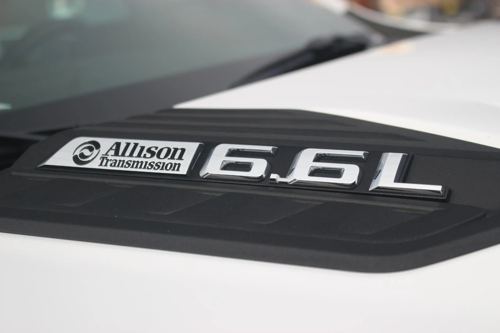 Used 2025 Summit White Chevrolet LT image 11