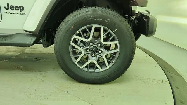 New 2026 Bright White Clear-Coat Exterior Paint Jeep Sahara image 13