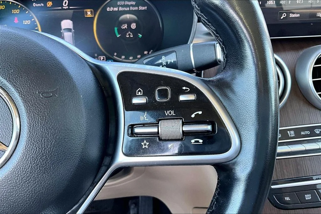 Used 2022 White Mercedes-Benz GLC 300 image 18