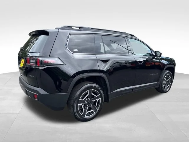 New 2026 Diamond Black Crystal Pearl-Coat Exterior Paint Jeep Laredo image 7
