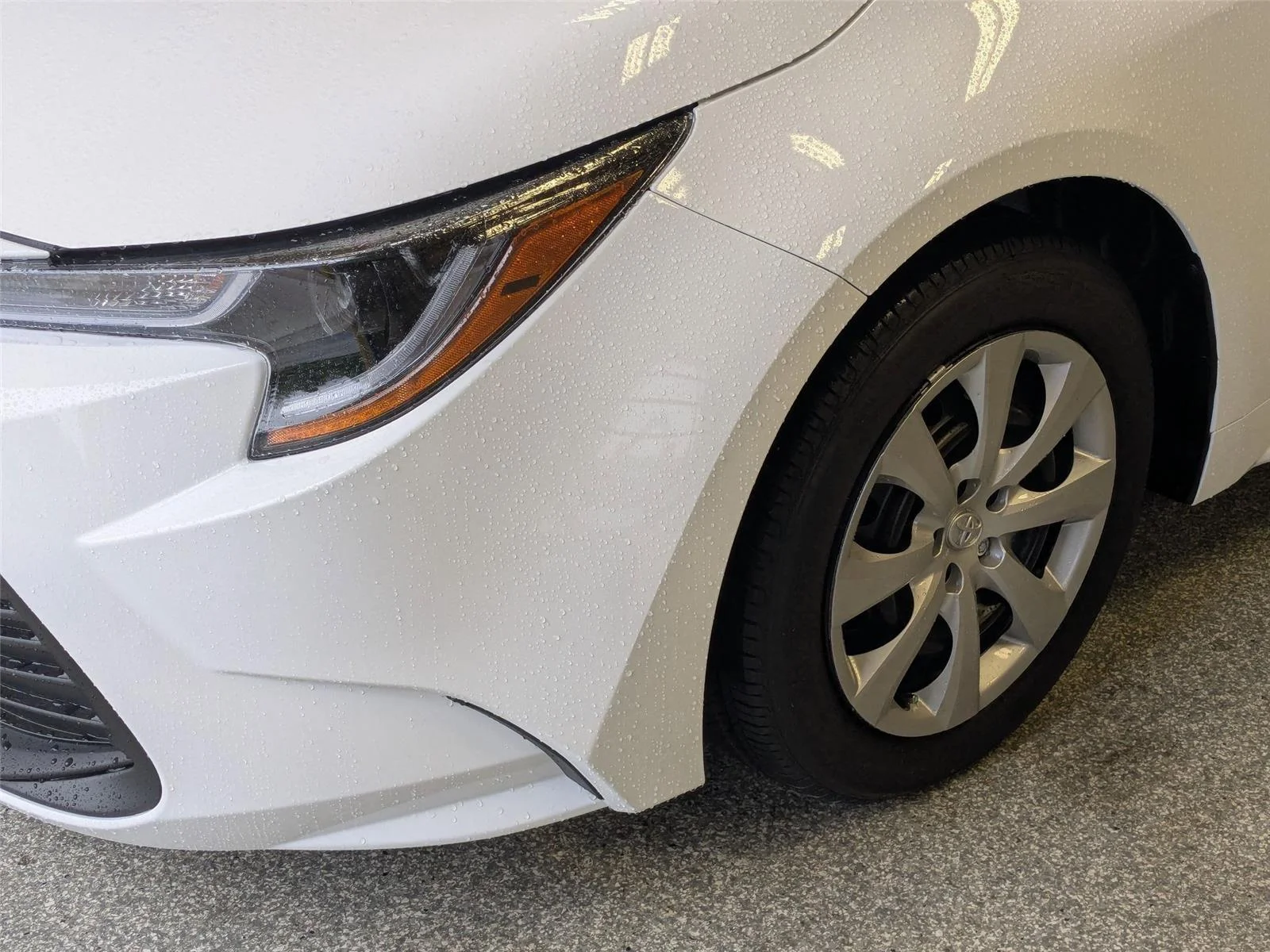 2025 Toyota Corolla LE - Photo 8