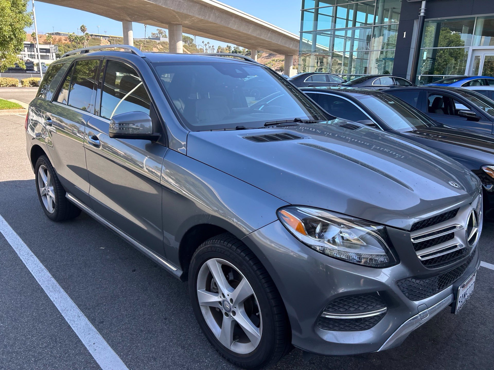 Used 2019 Gray Mercedes-Benz GLE 400 image 3
