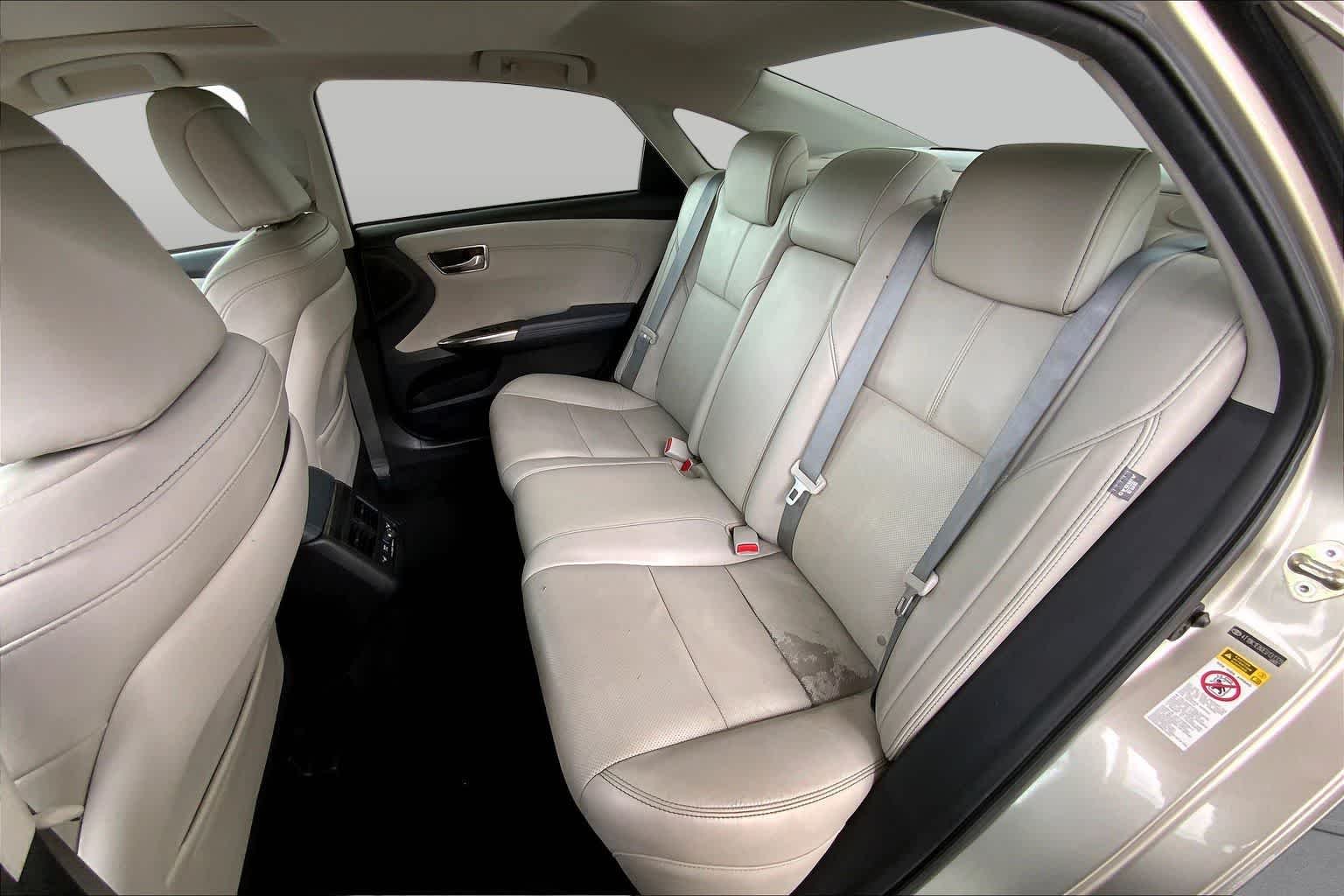 Used 2014 Creme Brulee Mica Toyota XLE image 21