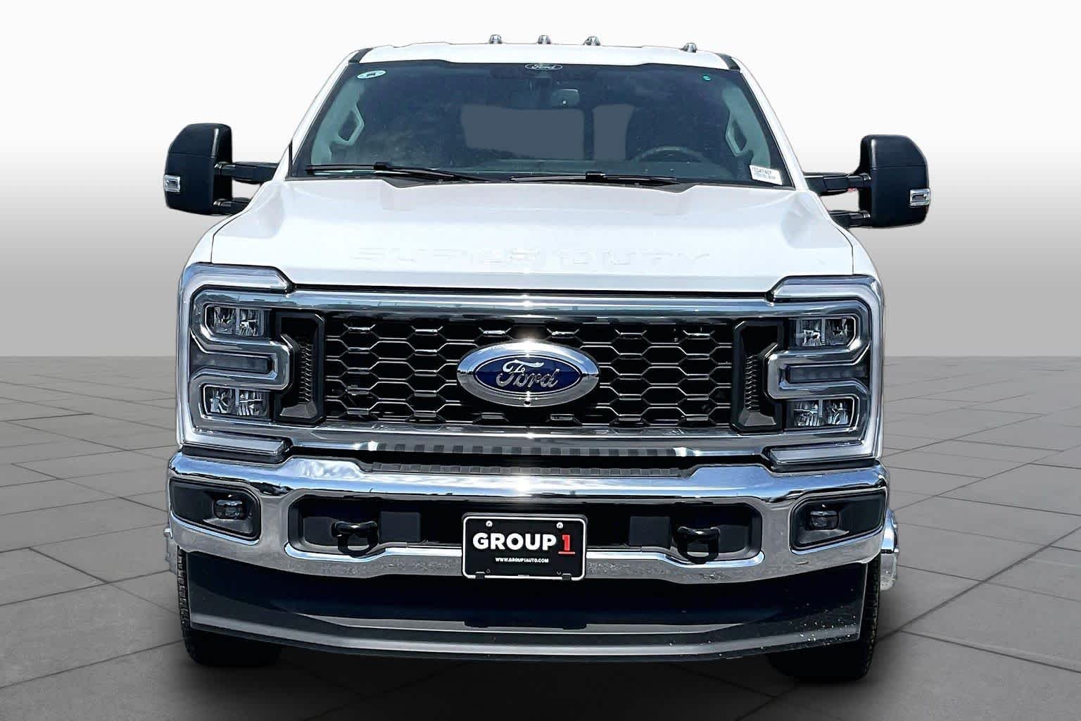New 2026 Oxford White Ford XLT image 3