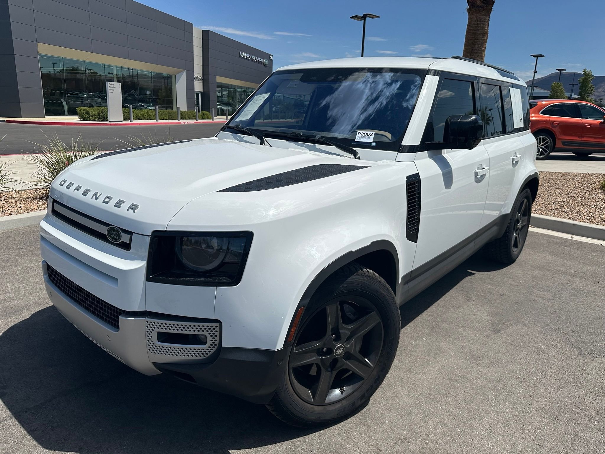 Used 2021 Fuji White Land Rover SE image 1