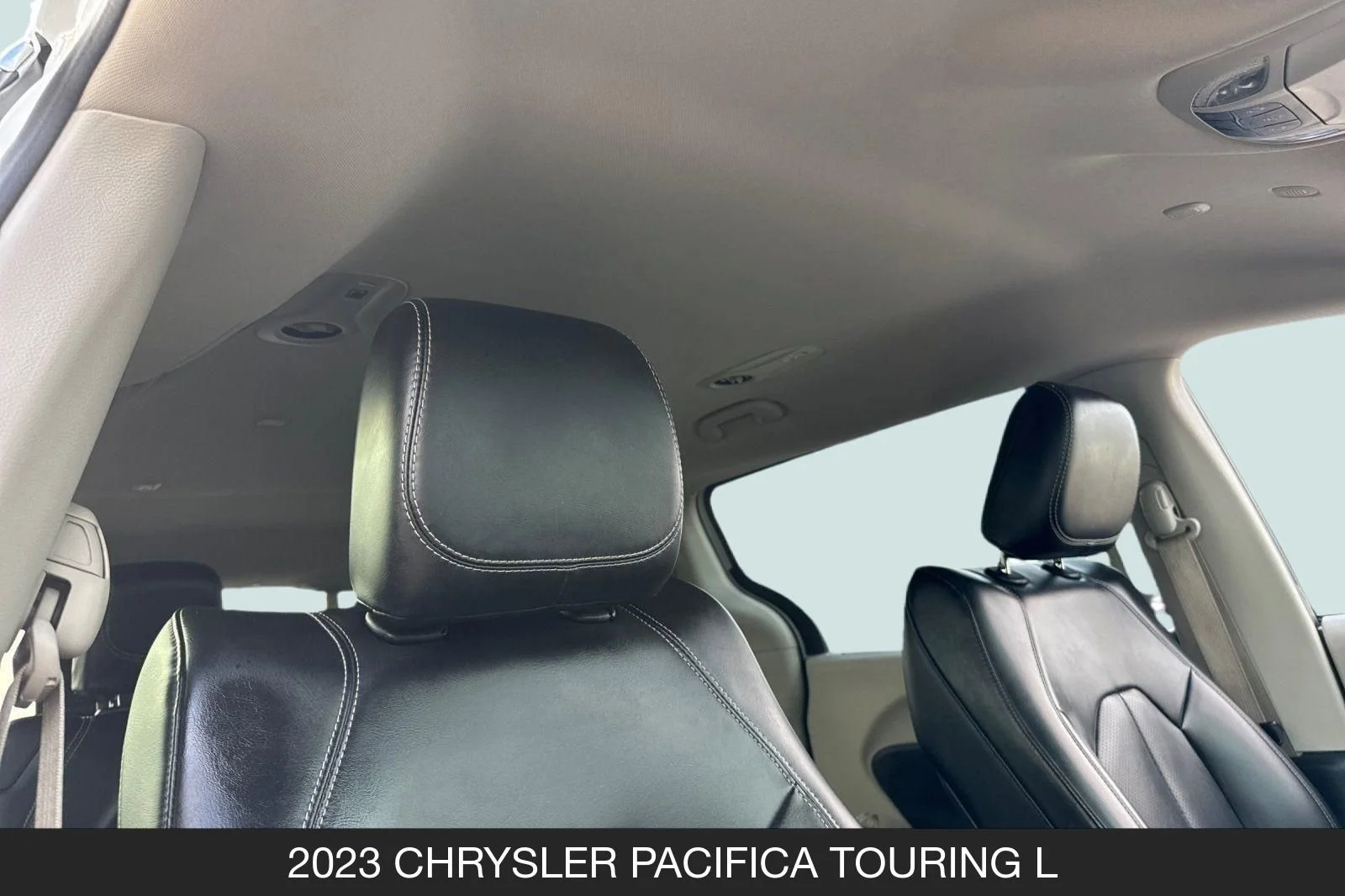 Used 2023 Bright White Clearcoat Chrysler Touring L image 21