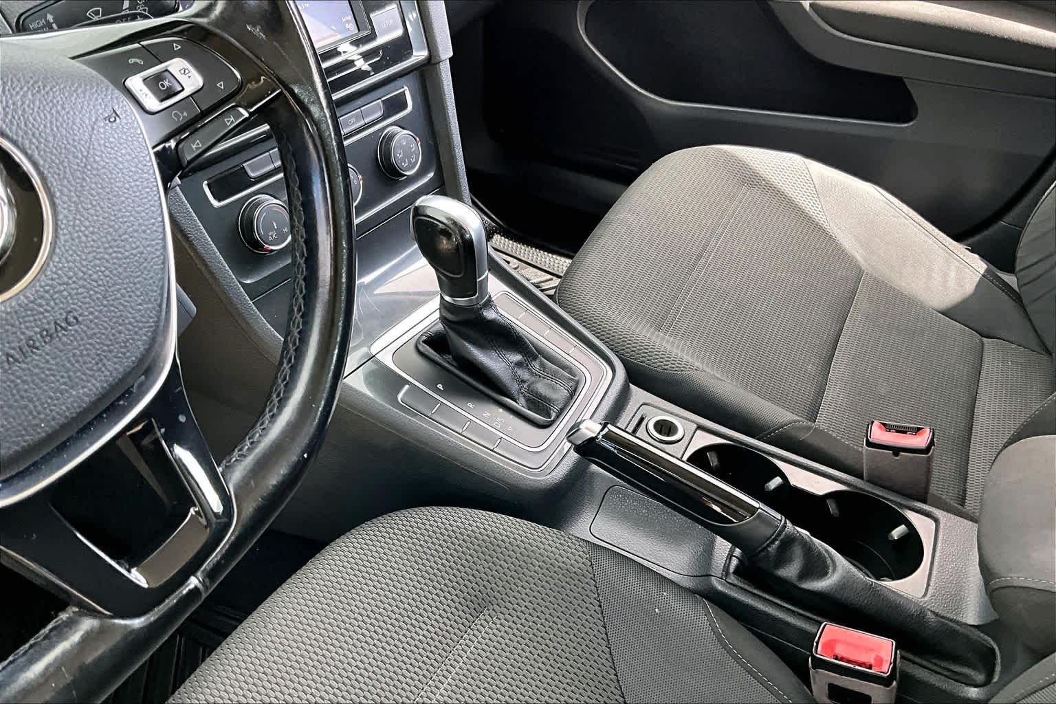 Used 2018 Night Blue Metallic Volkswagen S image 17