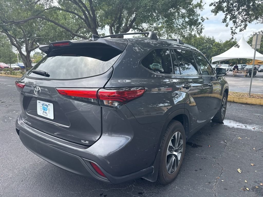 Used 2020 Gray Toyota XLE image 5