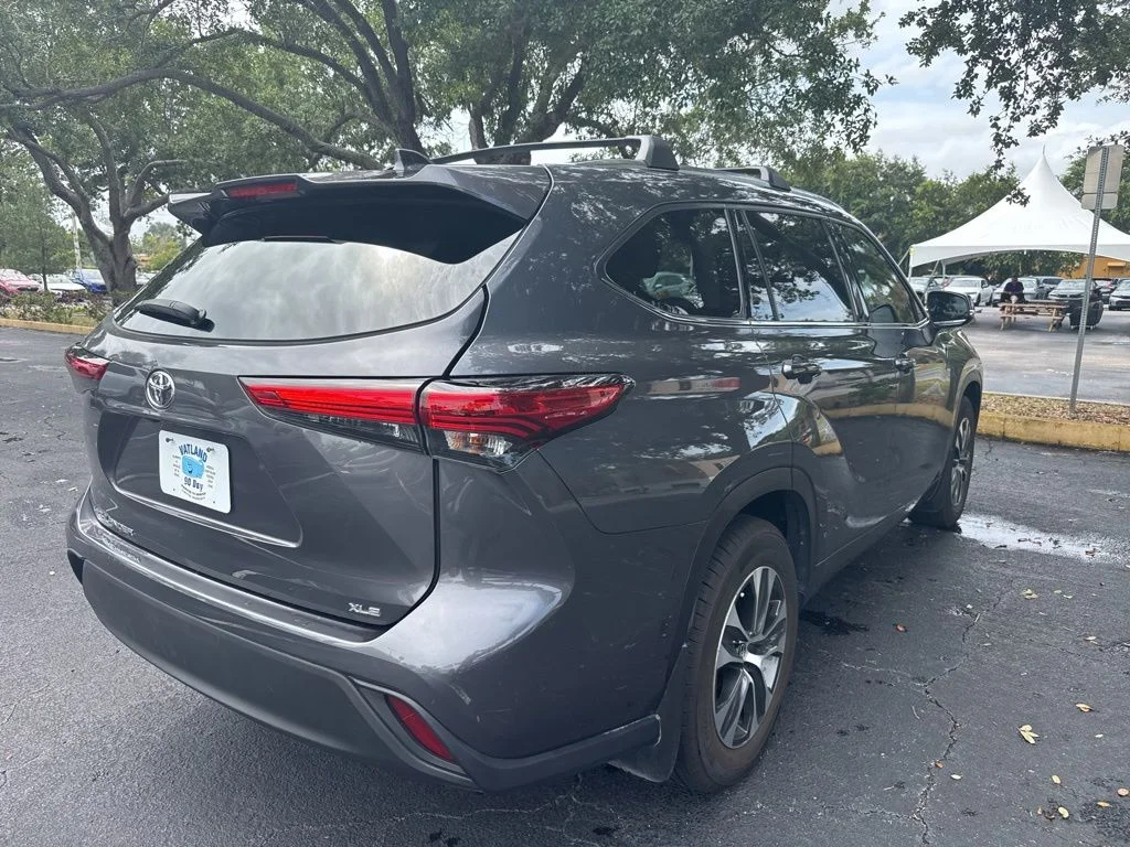 Used 2020 Magnetic Gray Metallic Toyota XLE image 5