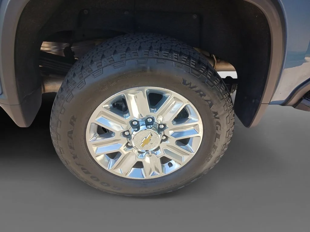 Used 2024 Lakeshore Blue Metallic Chevrolet High Country image 10