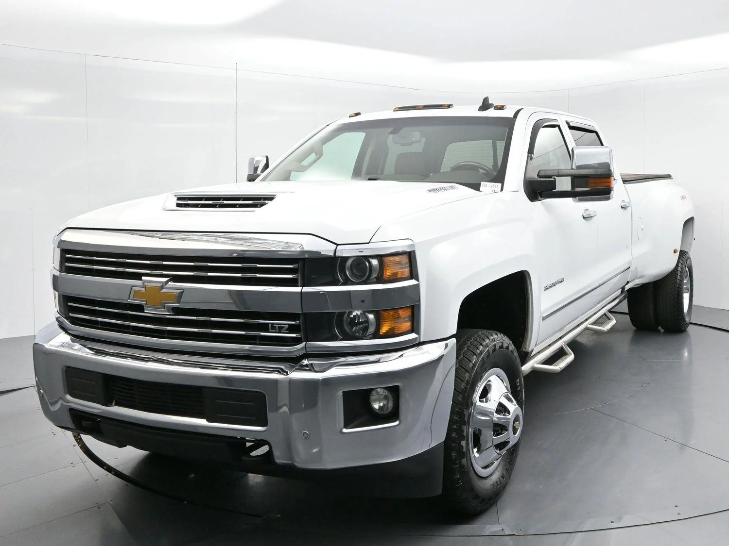 Used 2018 SUMMIT WHITE Chevrolet LTZ image 3