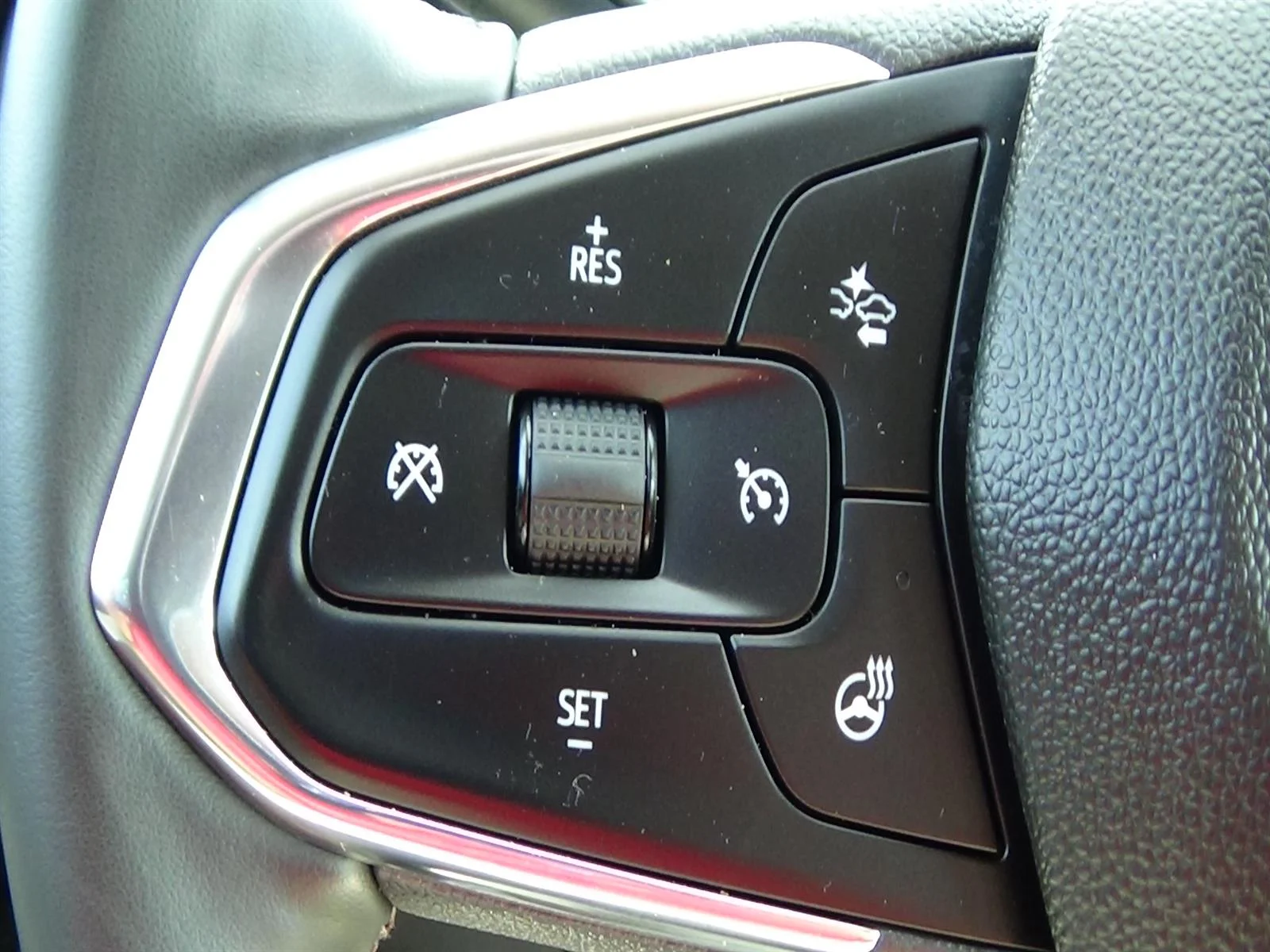 Used 2025 Sterling Gray Metallic (gzb) Chevrolet LT image 21