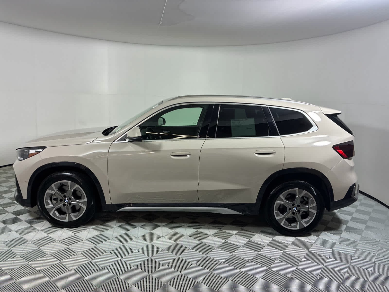 Used 2026 Dune Grey Metallic BMW xDrive28i image 4