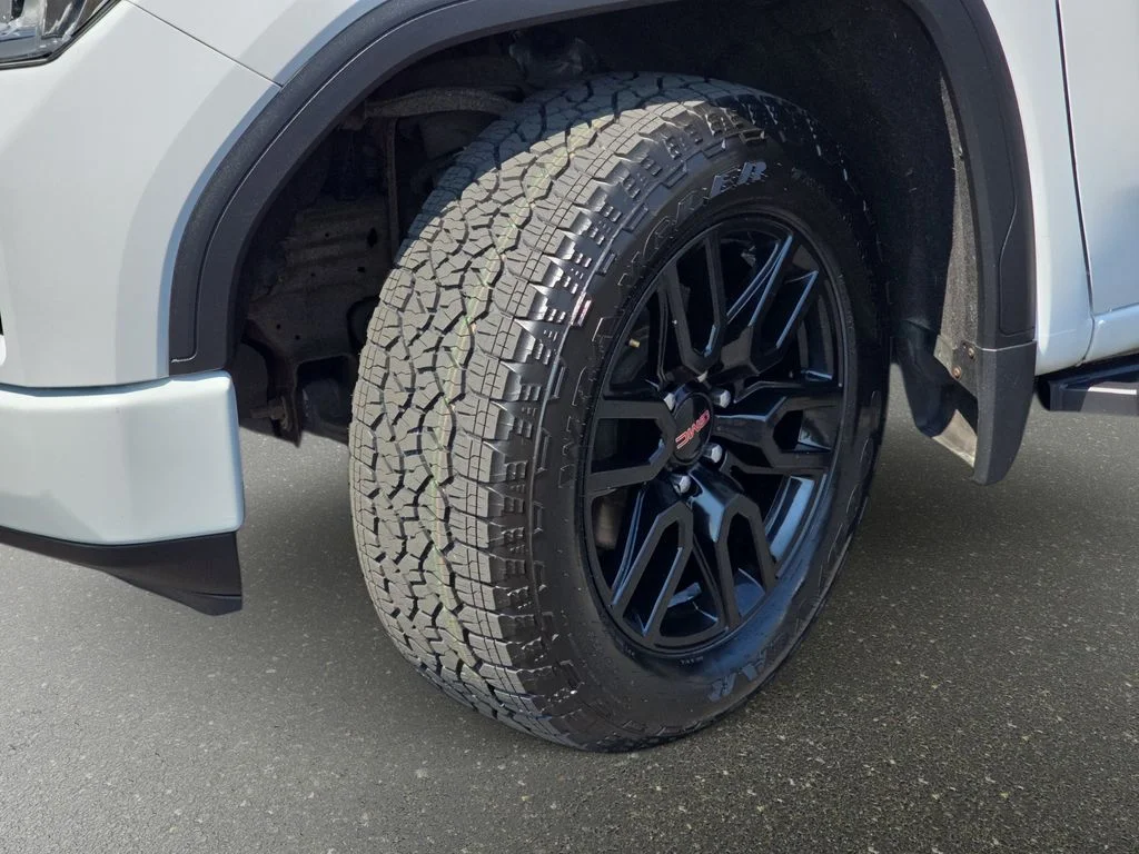 Used 2020 White GMC Elevation image 33