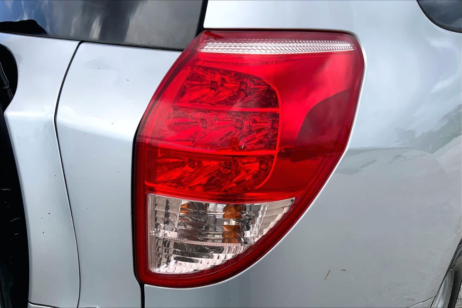Used 2007 Classic Silver Metallic Toyota Limited image 28