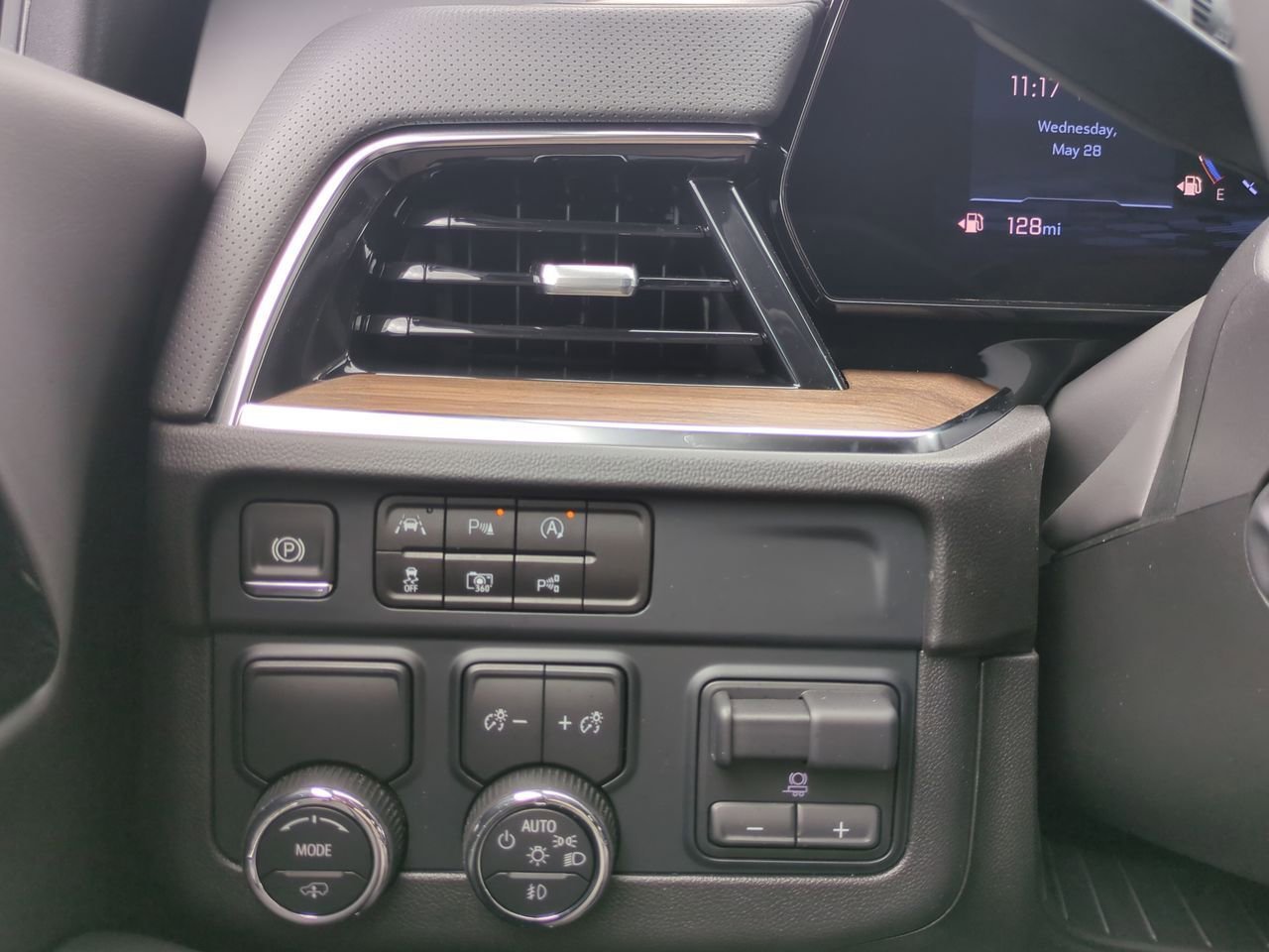 2025 Chevrolet Suburban High Country - Photo 18