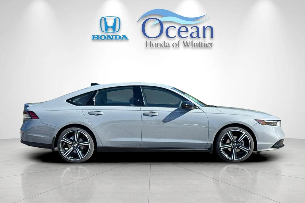 New 2026 Urban Gray Pearl Honda SE image 3