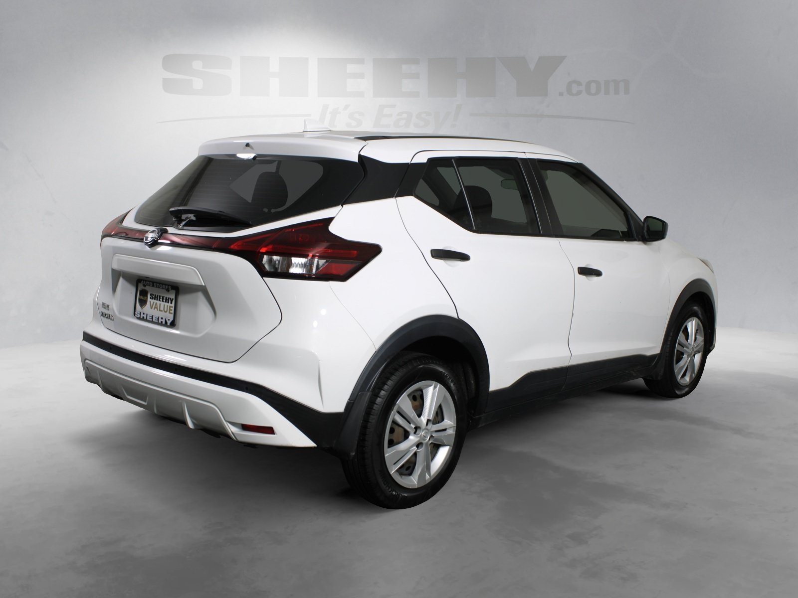 Used 2022 White Nissan S image 8