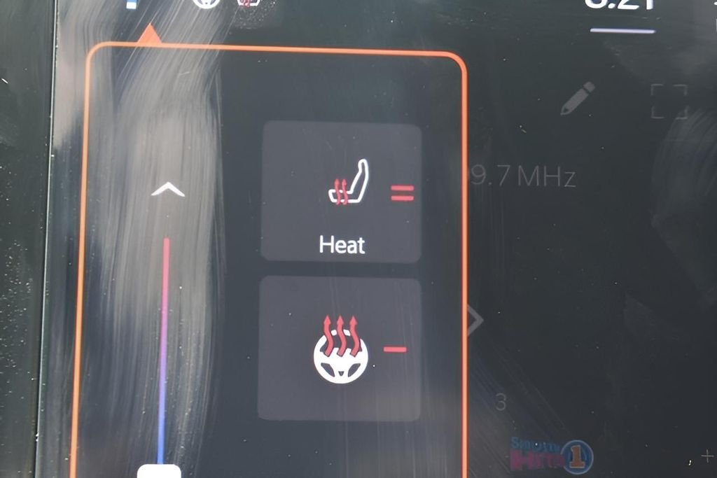 Used 2025 White Jeep Latitude image 22