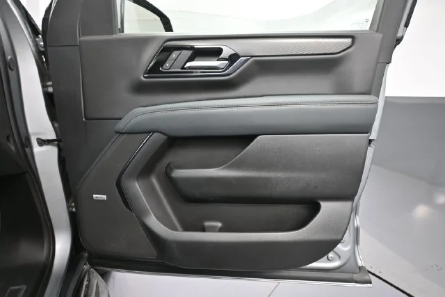 Used 2025 Silver GMC AT4 image 47