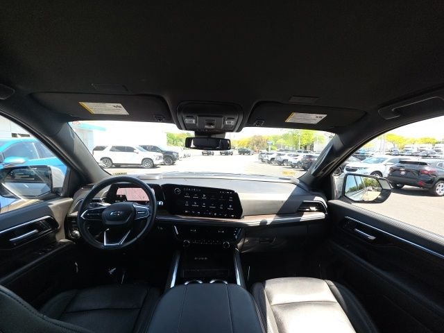 Used 2025 Gray Chevrolet Z71 image 15