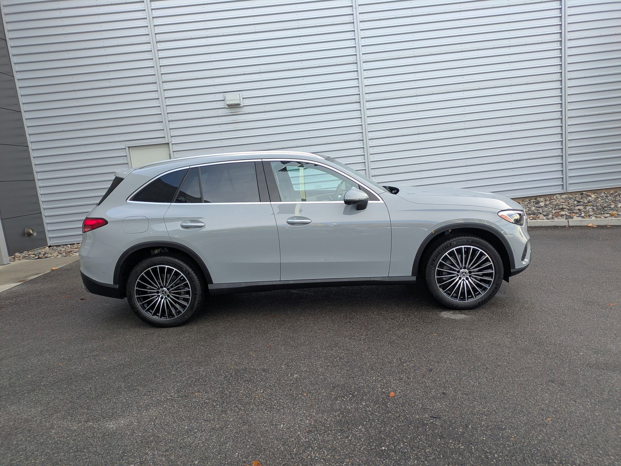 New 2026 MANUFAKTUR Alpine Grey Mercedes-Benz GLC 300 image 19