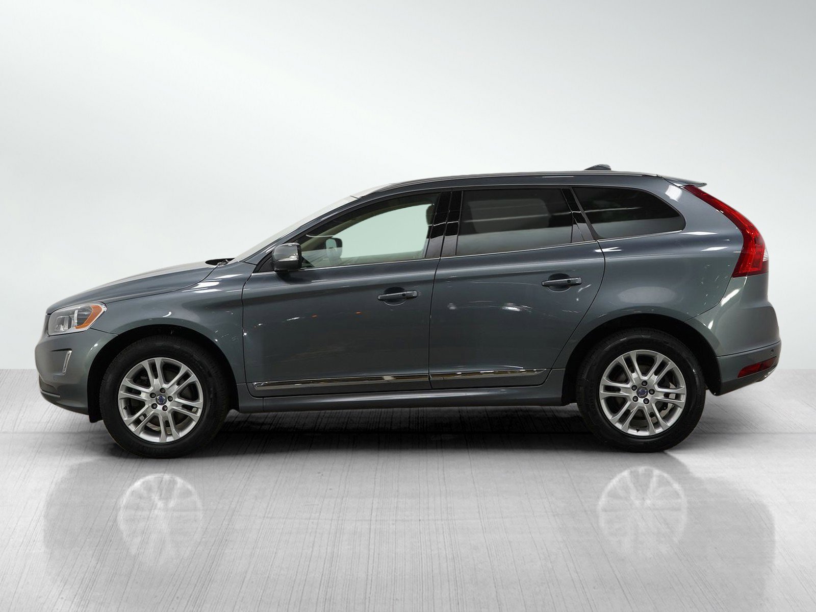 Used 2016 Volvo XC60 Premier with VIN YV4612RK4G2820195 for sale in Wayzata, MN