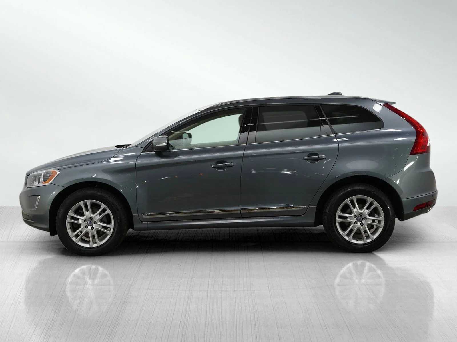 Used 2016 Volvo XC60 Premier with VIN YV4612RK4G2820195 for sale in Wayzata, Minnesota