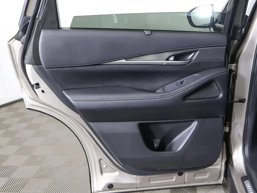 Used 2023 Titanium INFINITI LUXE image 28