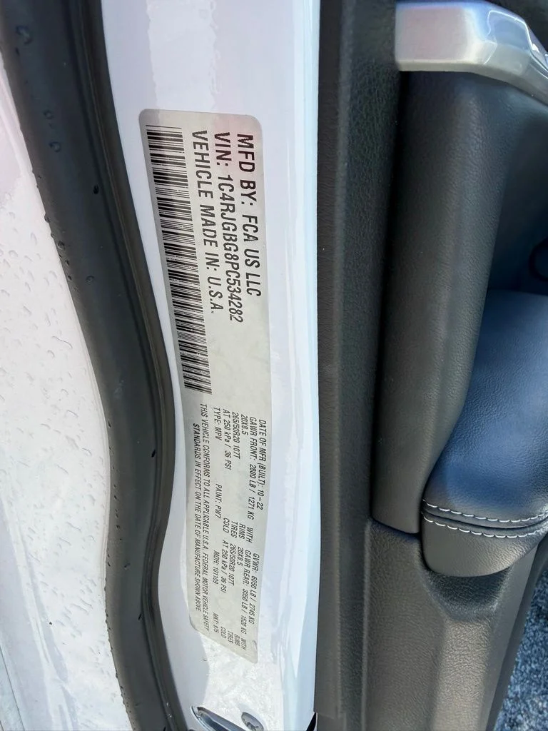 Used 2023 White/off-white Jeep Limited image 20